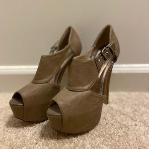 Nude Peep Toe Heel